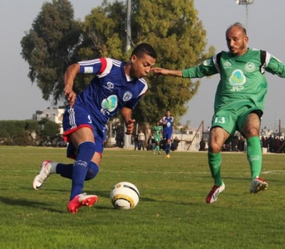 لاعب خدمات الشاطئ اسماعيل ابو دان