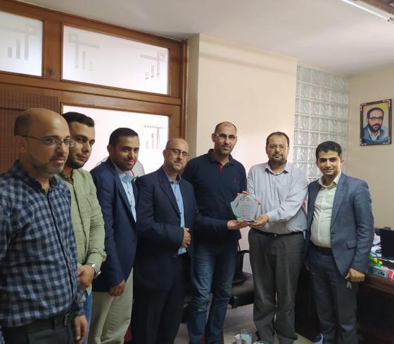 الدائرة الاعلامية بحركة الجهاد الاسلامي تكرم إذاعة صوت الأسرى