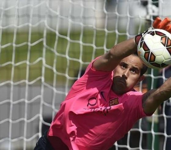 حارس مرمى برشلونة  كلاوديو برافو