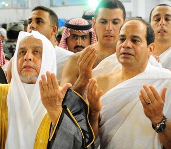 السيسي يؤدي مناسك العمرة