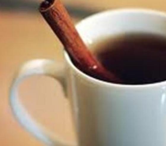 أقوى طريقة عمل مشروب القرفة الساخن في البيت