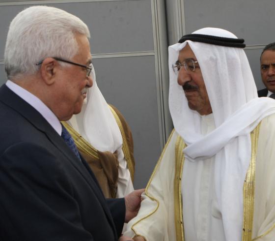 الصباح يستقبل عباس ويجريان محادثات حول آخر التطورات