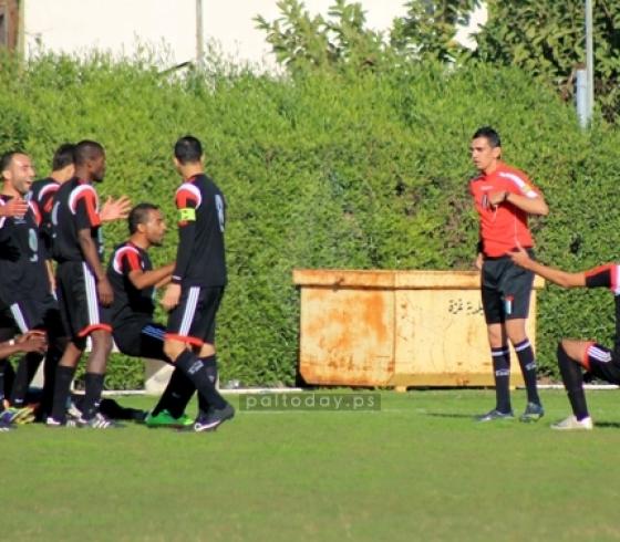 فرحة لاعبي العميد بالهدف الأول
