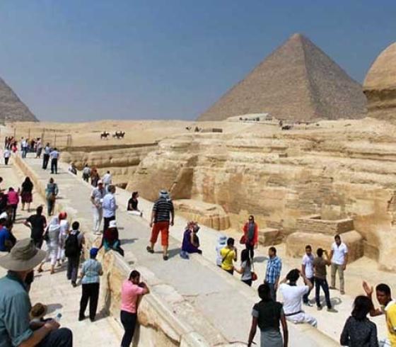 سياح في مصر
