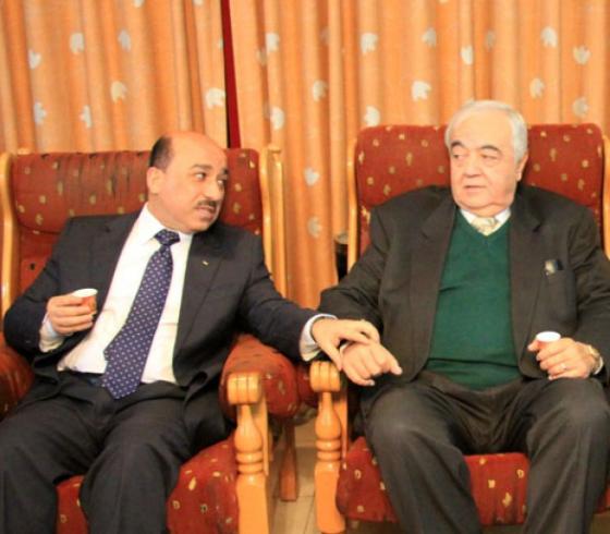 وزير العمل في حكومة الحمد الله مأمون ابو شهلا بجانبه وزير الأشغال العامة والاسكان مفيد الحساينة