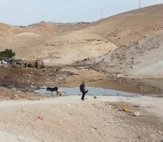 الخان الاحمر