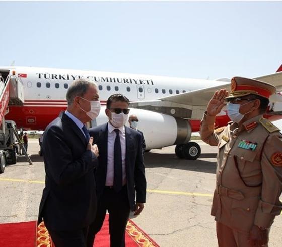 وزير الدفاع التركي في زيارة إلى ليبيا