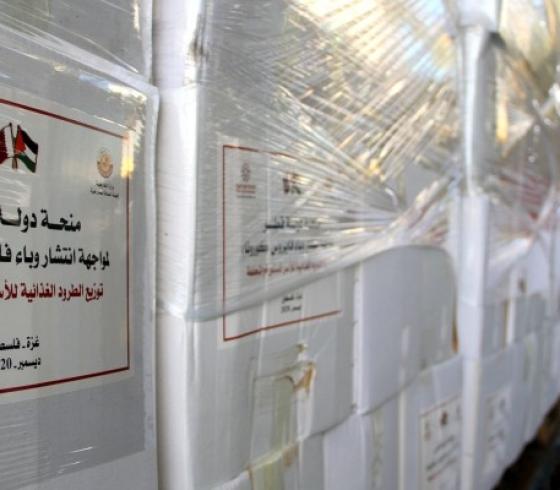 قطر تبدأ بتوريد آلاف الطرود الغذائية والصحية للعائلات المحجورة والمحتاجة بغزة