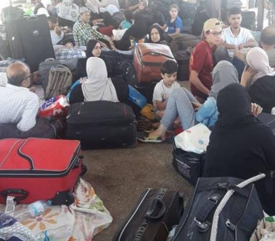 العالقين في طريق العودة من القاهرة إلى غزة 