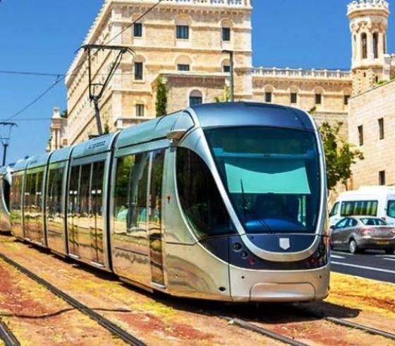قطار اسرائيلي تهويدي يربط بين القدس المحتلة وتل ابيب