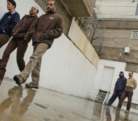 أسرى فلسطينيون داخل سجون الاحتلال الاسرائيلي