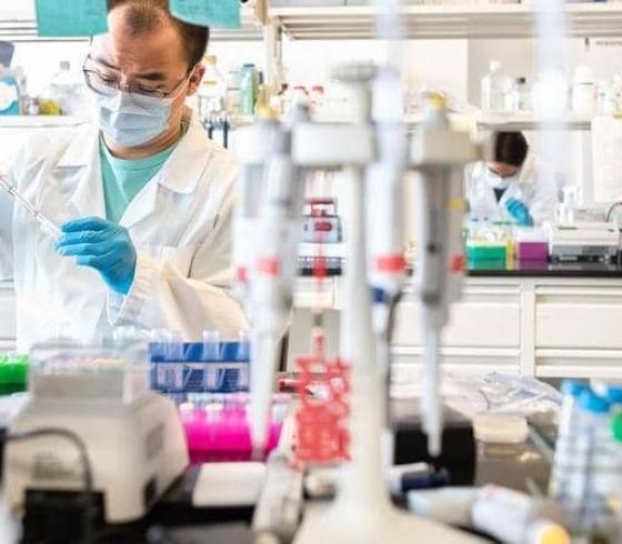  بريطانيا تسجل وفاة 100 شخص جديد بـ"كورونا"