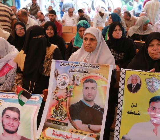اعتصام أهالي المعتقلين في سجون الاحتلال