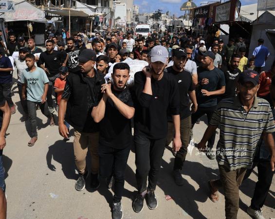 "فلسطين اليوم" توثق وداع 6 شهداء بينهم طفلة جراء استهداف أمس على مخيم إيواء غرب مدينة غزة