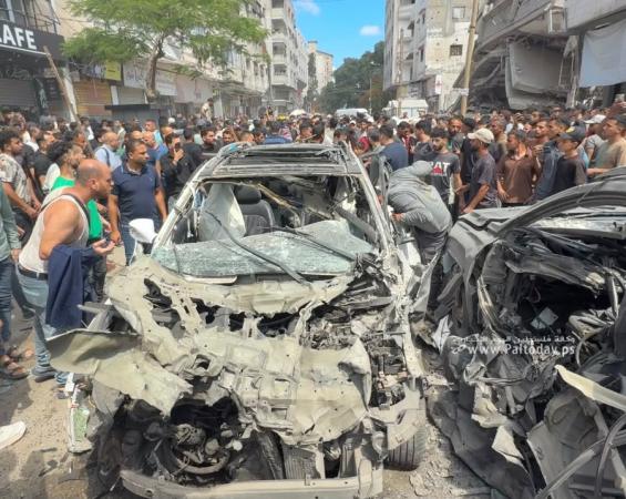 مشاهد من قصف الاحتلال لمركبة وسطمدينة غزة أسفرت عن شهيدة وإصابات