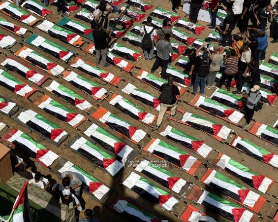 غزة تنظم أكبر جنازة لتشييع 120 شهيداً من عائلتي الحساينة وأبو شريعة