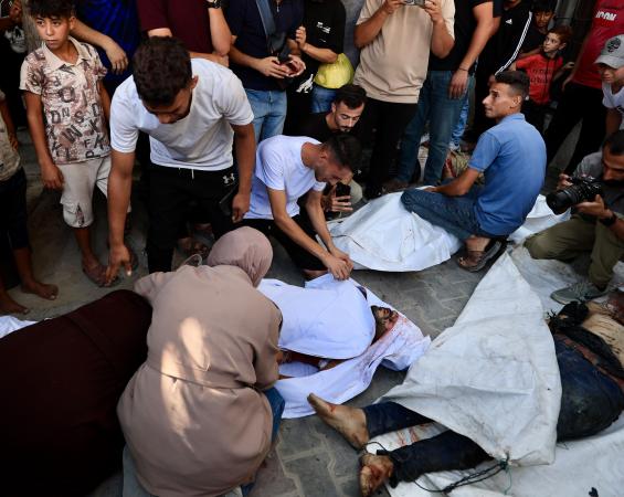 أربعة شهداء في قصف استهدف تجمعًا للمواطنين بالقرب من دوار حيدر غرب مدينة غزة.