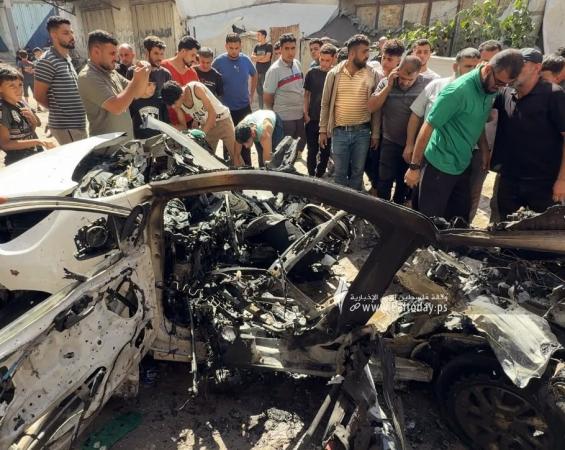 صور استهداف سيارة بحى المشاهرة بمدينة غزة، ادى لاستشهاد مواطن وإصابة أخرين