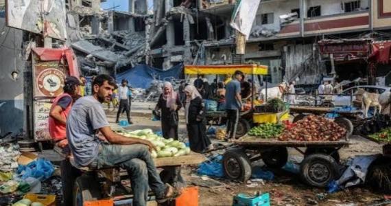 باعة وسط الدمار في غزة
