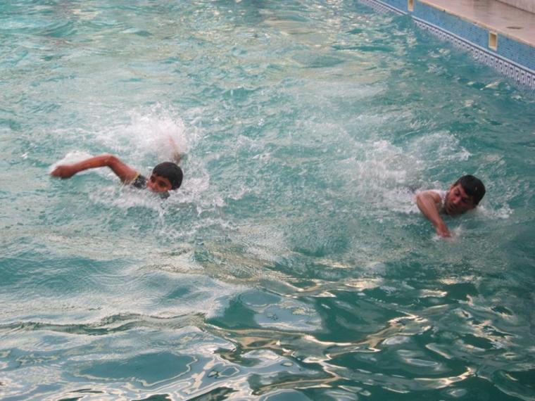 رياضة الوسطى تنظم بطولة سباحة تضامنا مع الأقصى (8)