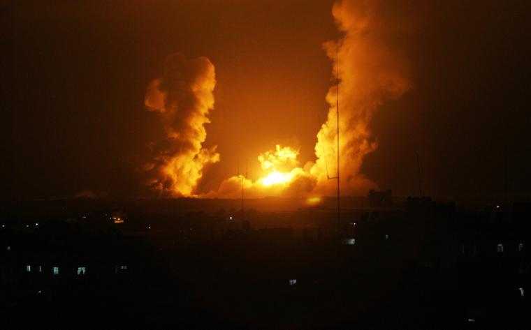 الاحتلال يقصف غزة 