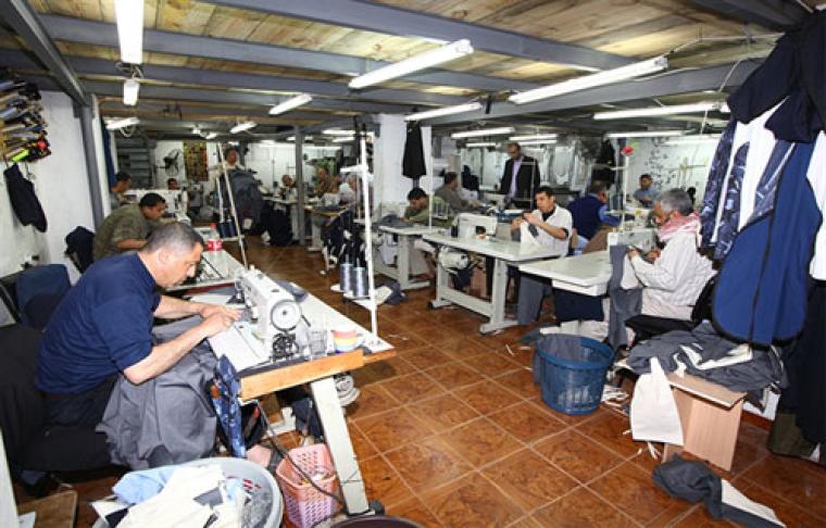 مصانع الخياطة