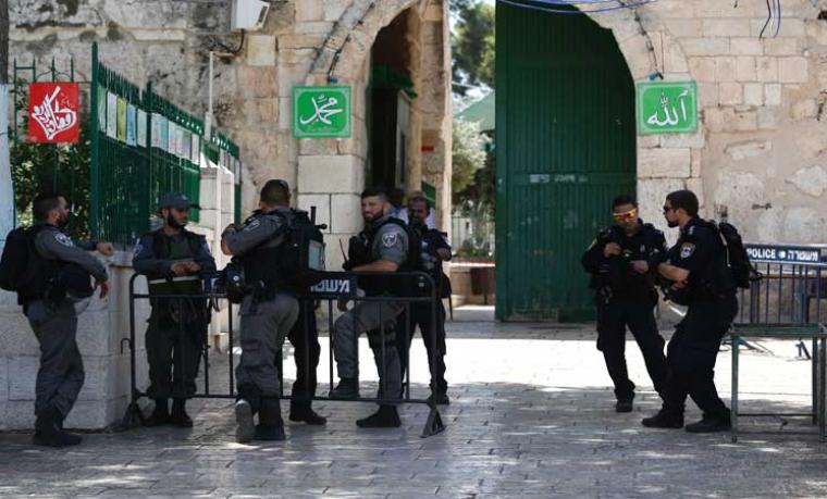 قوات الاحتلال تغلق المسجد الاقصى المبارك في وجه المصلين