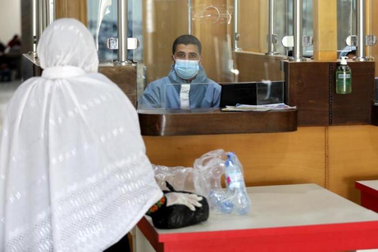  تسهيل دخول العالقين إلى قطاع غزة عبر معبر رفح البري وفق إجراءات الوقاية والسلامة من فيروس كورونا (8)