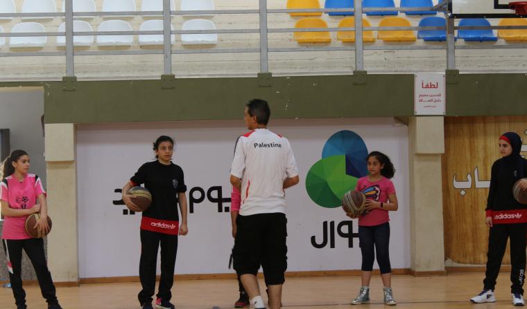 جانب من تدريب فريق فتيات نادي غزة الرياضي لكرة السلة 