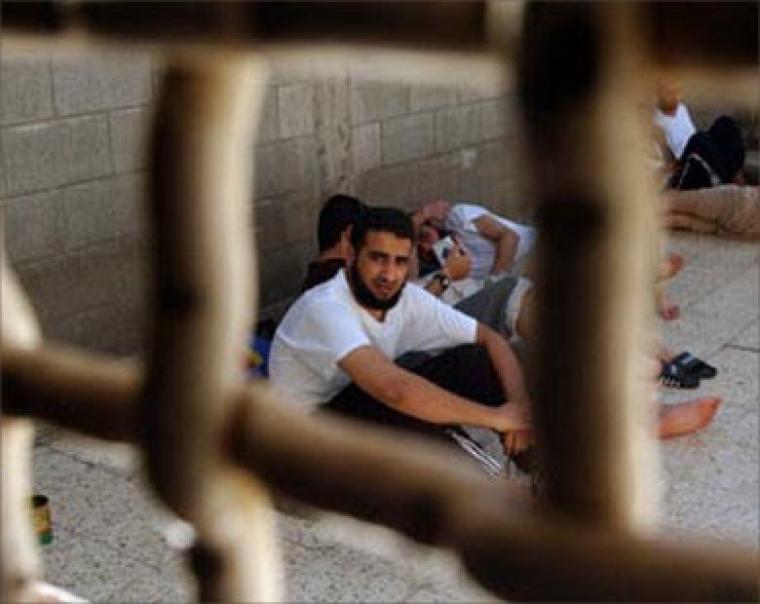 اسرى فلسطينيون في سجون الاحتلال