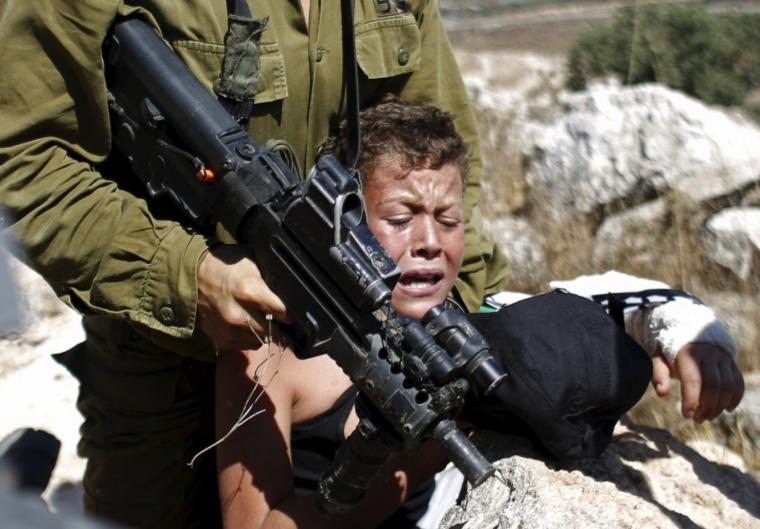 قوات الاحتلال تعتقل طفل 