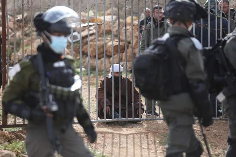 قوات الاحتلال تعتقل فتاة من الخليل