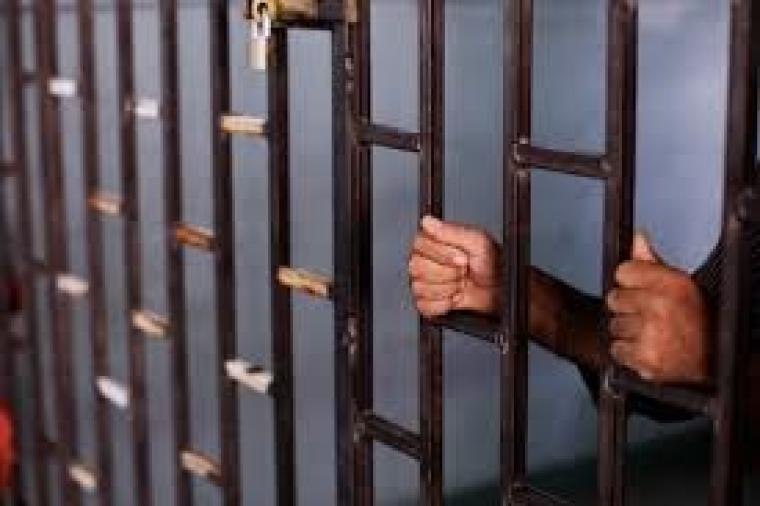 محكمة الاحتلال تمدد اعتقال شاب في بلدة سلوان