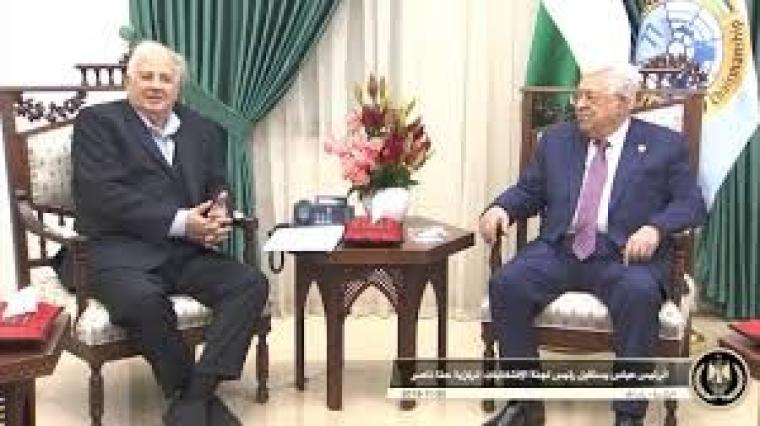 الرئيس عباس وحنا ناصر.jpg