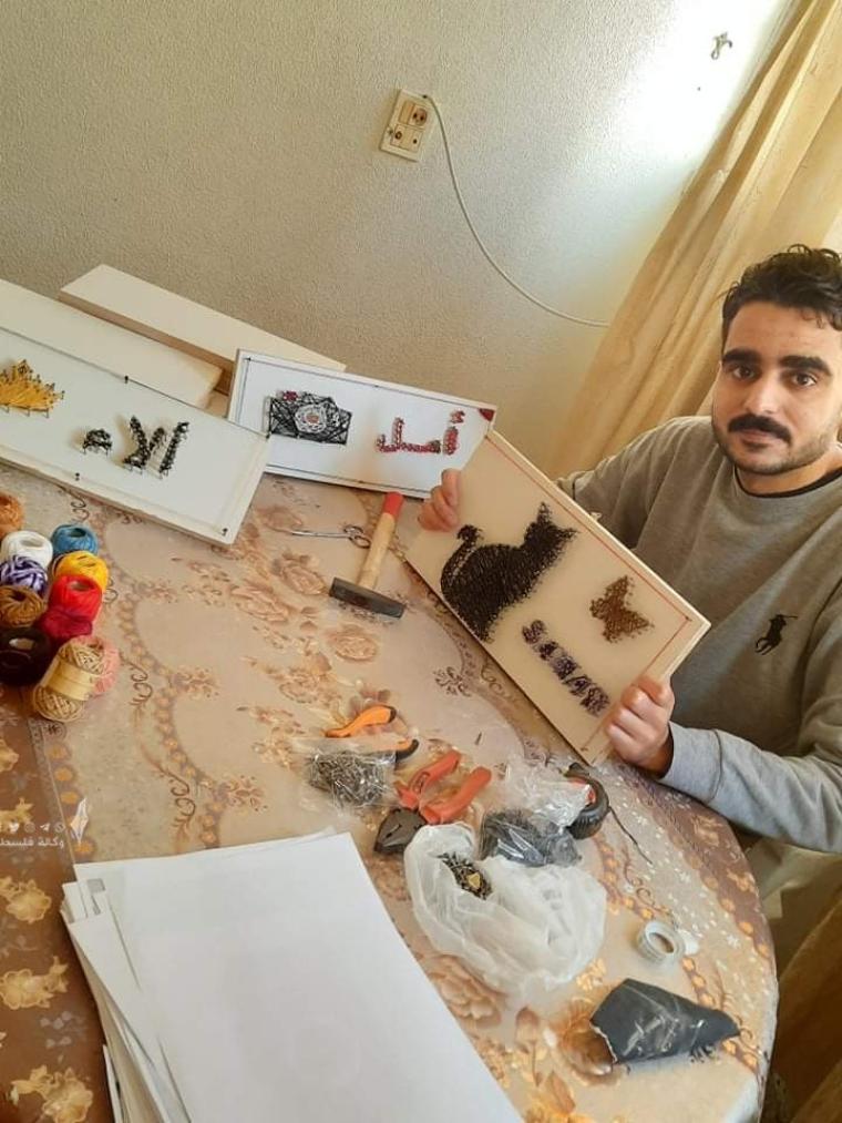 شاب يرسم بالخيط والمسمار (4).jpeg