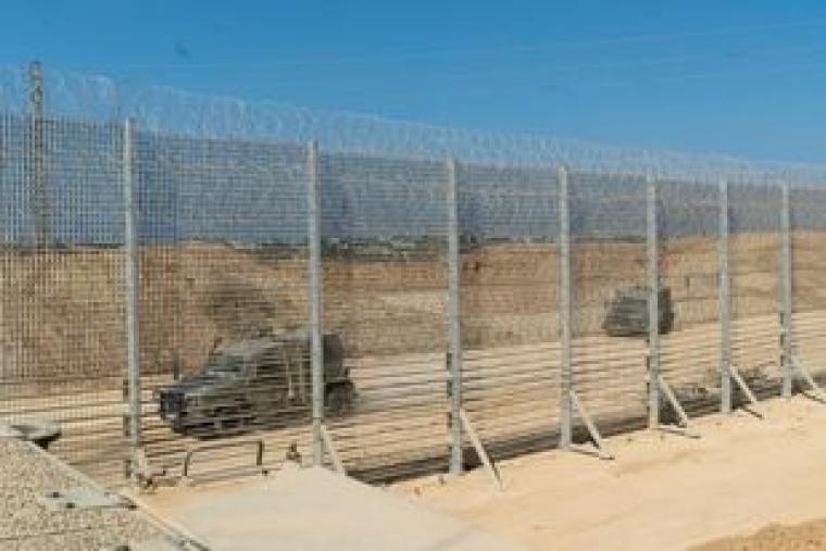 جيش الاحتلال بدأ بنشر سياج شائك على الحدود مع الأردن