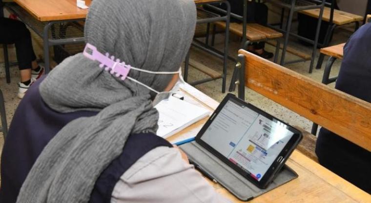 طلاب الصف الأول الثانوية.jpeg
