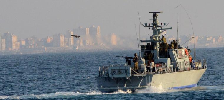 صحيفة أمريكية تكشف عن استهداف جيش الاحتلال سفن إيرانية