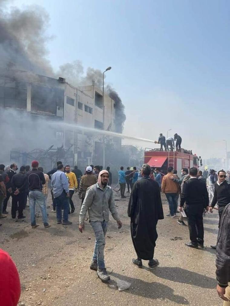 ارتفاع ضحايا حريق مصنع للملابس في القاهرة