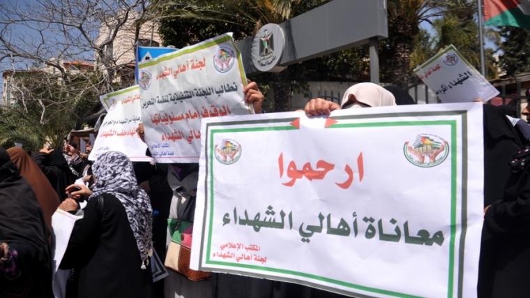 اهالي الشهداء والجرحى.jpg