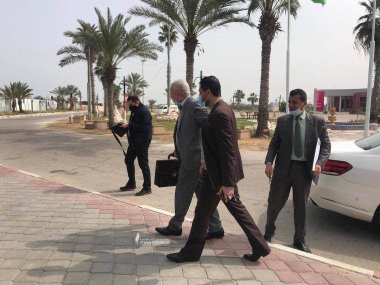 الغول خلال وصوله معبر رفح.jpg
