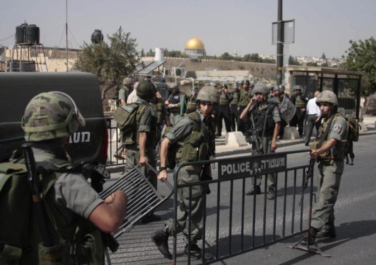 قوات الاحتلال تمنع فلسطينيون من أداء صلاة الجمعة في القدس
