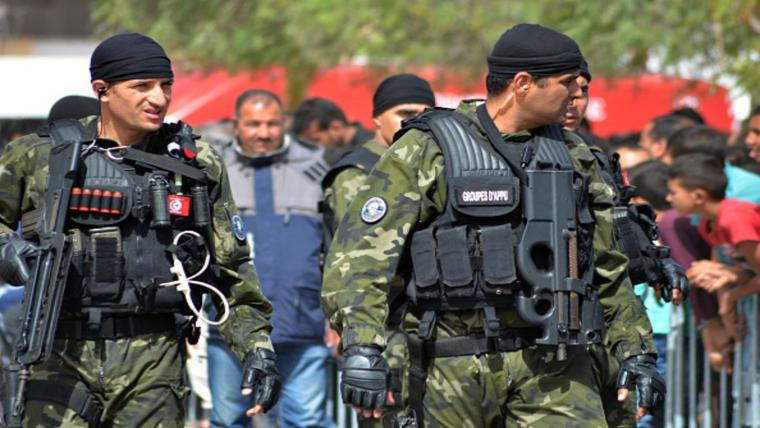 تونس: مقتل 3 "إرهابين" بينهم امرأة عن الحدود مع الجزائر