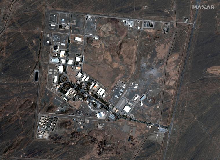 إيران: وقوع حادث في مفاعل "نطنز" النووي