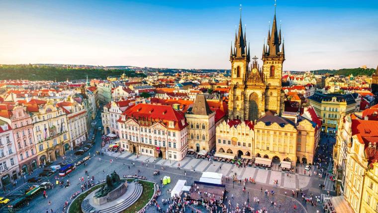 التشيك تطرد 18 دبلوماسيًا روسيًا من البلاد