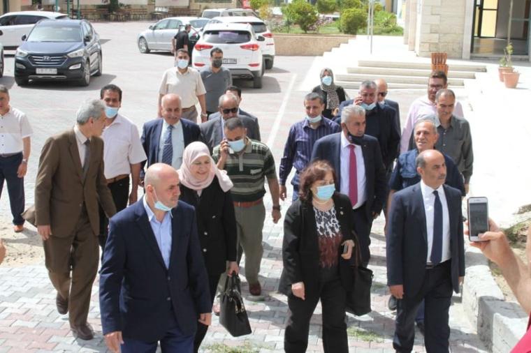 وفد وزاري فلسطيني يزور جامعة القدس المفتوحة في شمال قطاع غزة