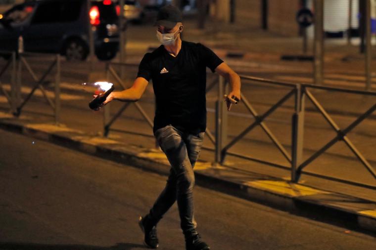 مواجهات عنيفة تجري بين شبان وقوات الاحتلال خلال فعاليات "الإرباك الليلي" في نابلس