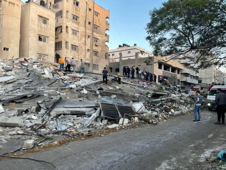 تدمير مقري وزارتي العمل والتنمية الاجتماعية بغزة