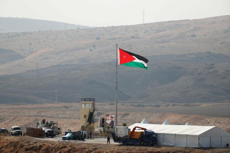 اردنيان يجتازا الحدود مع فلسطين المحتلة.jpeg
