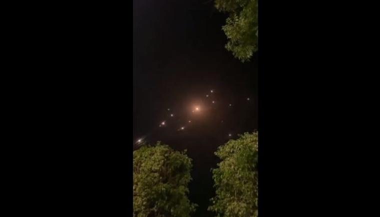 المقاومة تفي بوعدها وتحول سماء تل أبيب لجمرة لهب.JPG